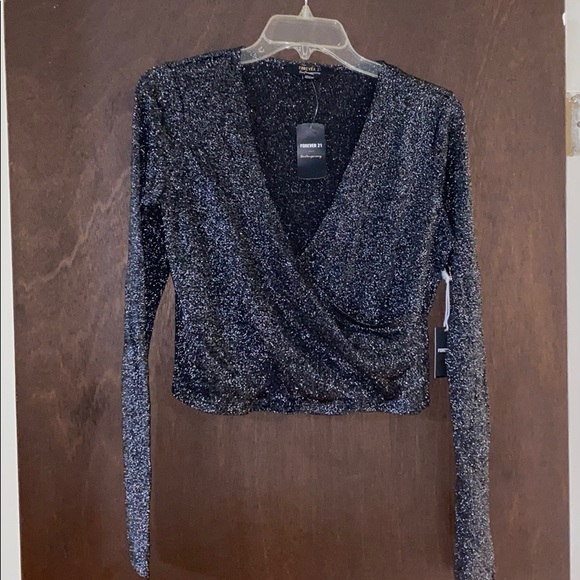 NWT Black & Sliver Forever 21 V-Neck Mid Crop Top - Picture 4 of 7